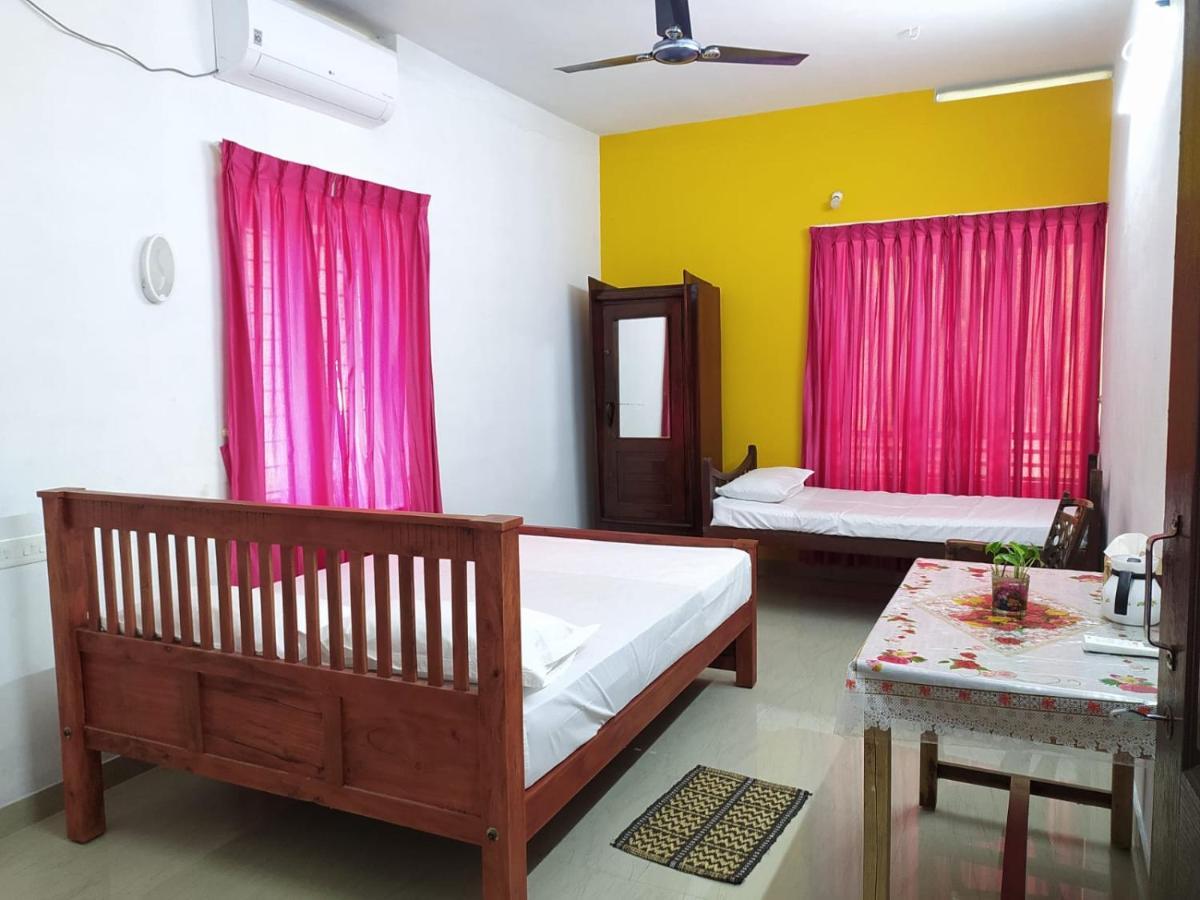 Homestay A K Munroe Mundrothuruth
